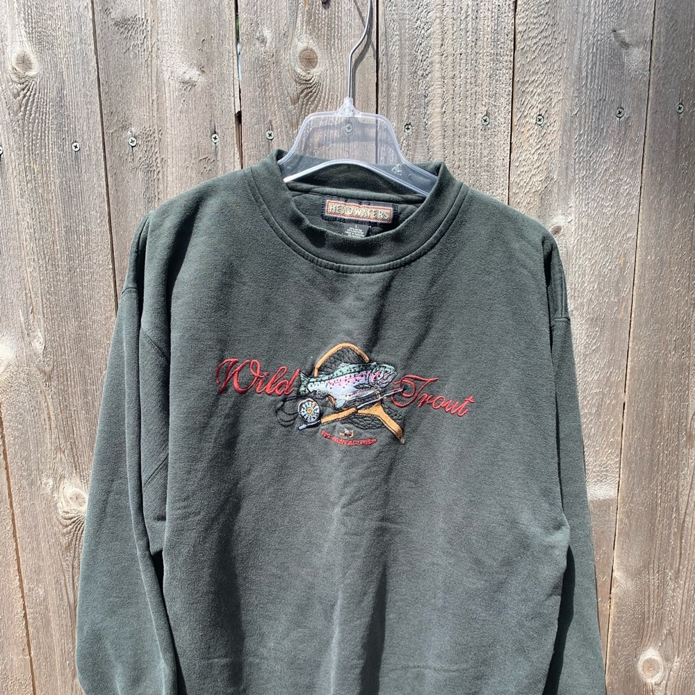 Thick embroidered crewneck